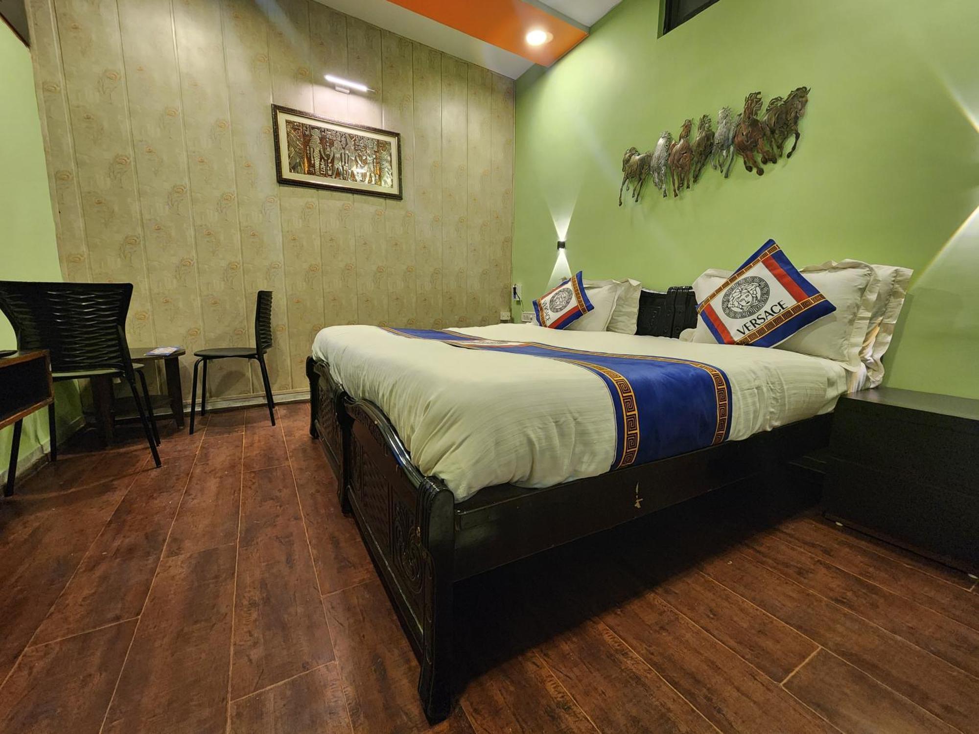 Shaleen Elegance Homestay Nakki Lake 400 Meters Ábú-hegy Kültér fotó