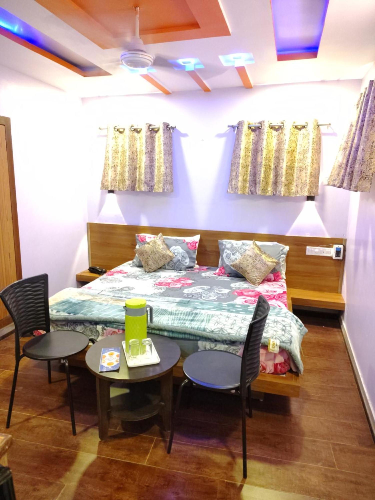 Shaleen Elegance Homestay Nakki Lake 400 Meters Ábú-hegy Kültér fotó